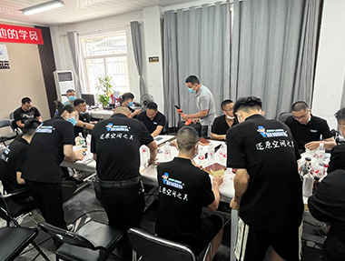 由多年經驗的名師任教